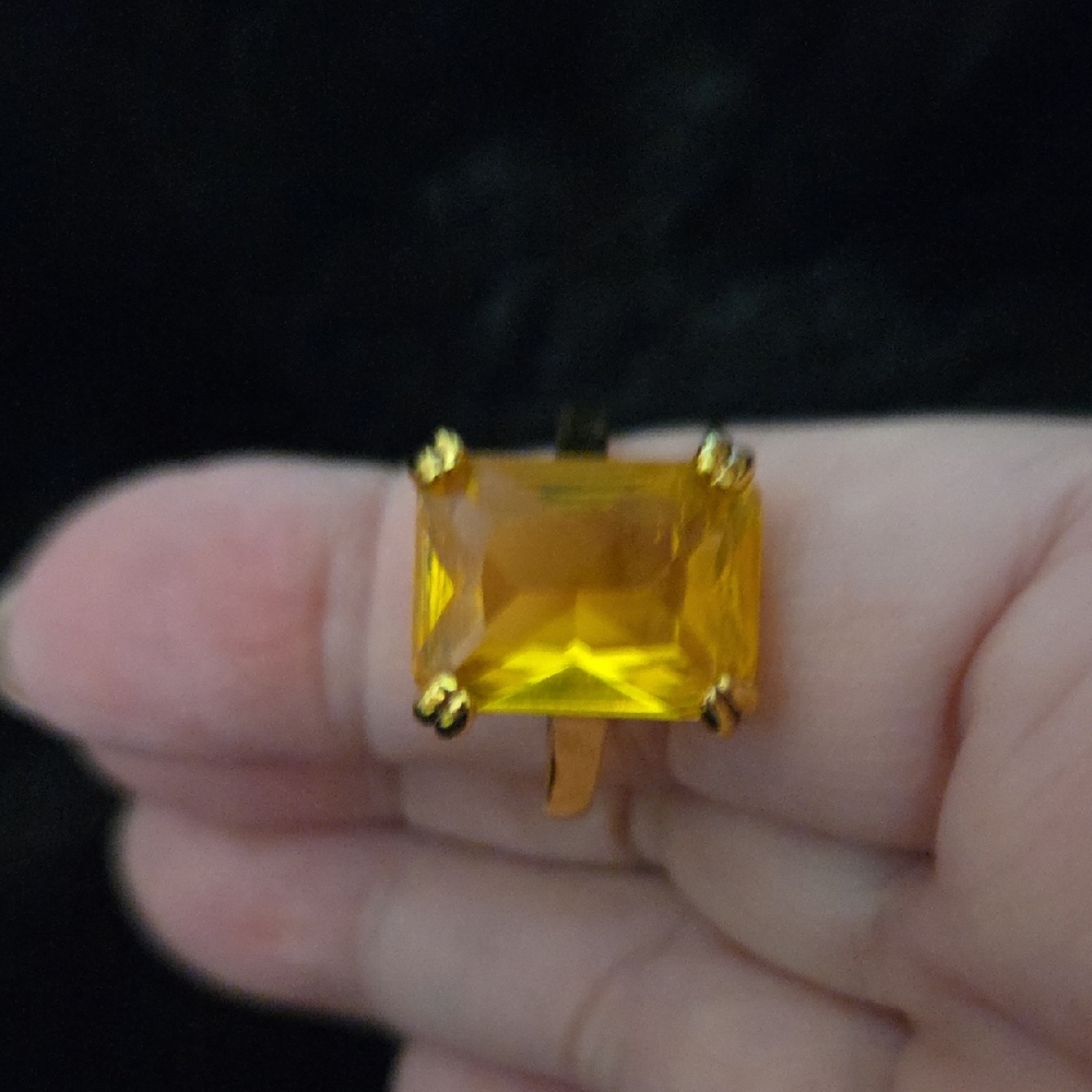 Ring, Elegant Gold-Tone Yellow Gemstone  Size 9 NWOT
